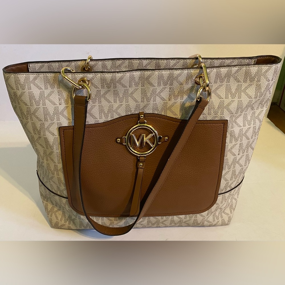 Michael Kors Amy Large Logo-Jacquard Fabric And Leather Shoulder Bag